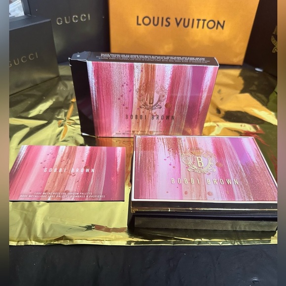 How To: Luxe Metal Rose | Bobbi Brown Bobbi Brown luxe metal rose eye shadow palette